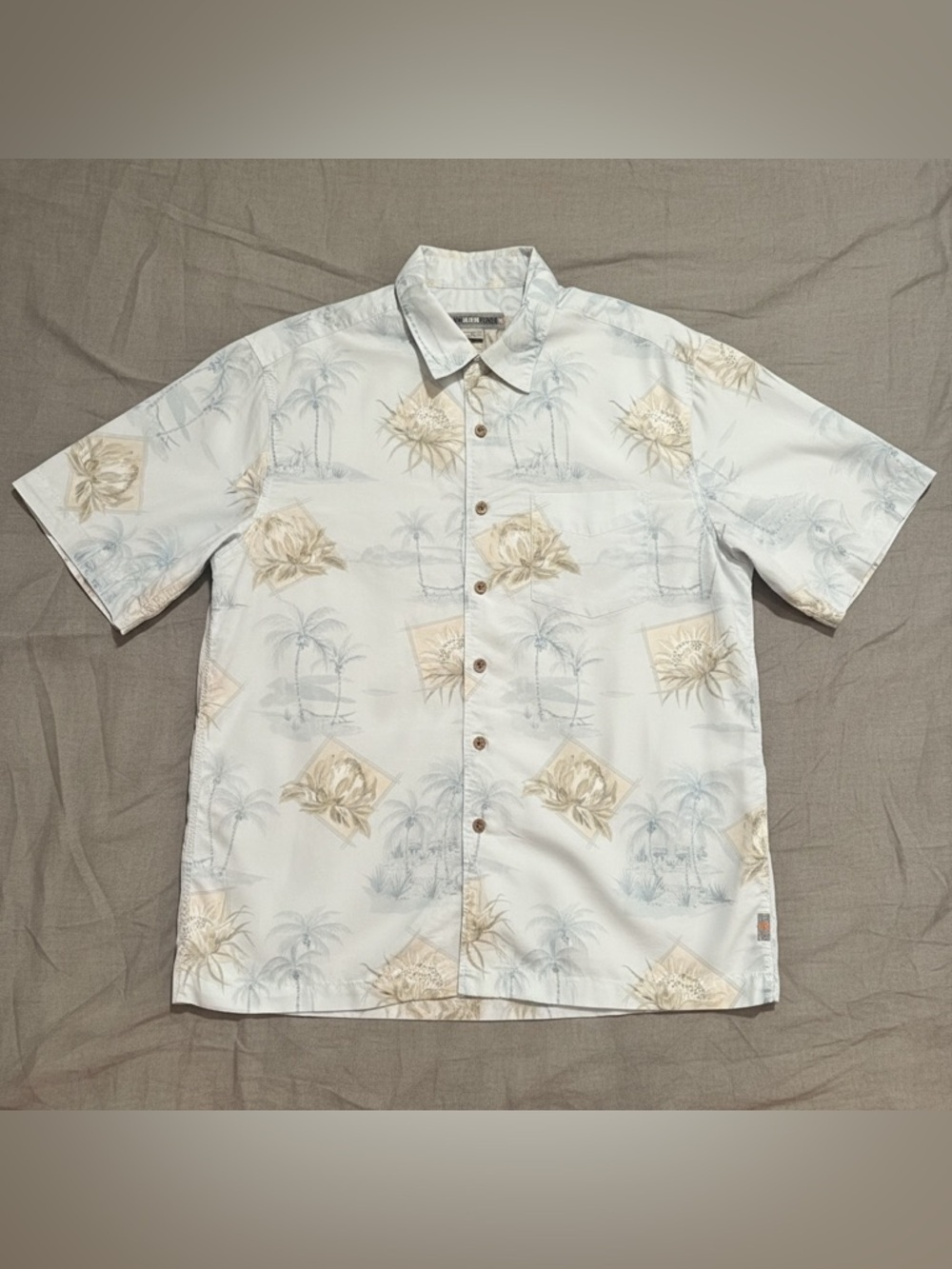 Quiksilver Shirt Mens M Pale Floral Hawaiian Surf Casual Preppy Tencel Lyocell